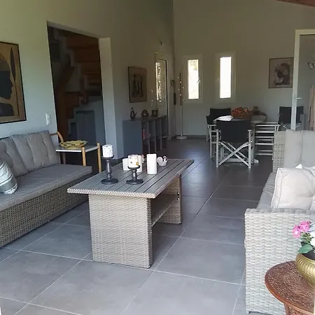 Raphael Villa Lixouri
