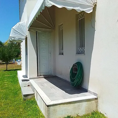 Raphael Villa Lixouri